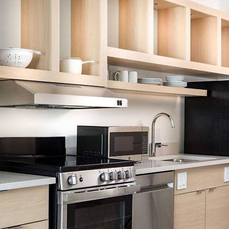 Towneplace Suites By Marriott Milwaukee West Bend Exteriör bild