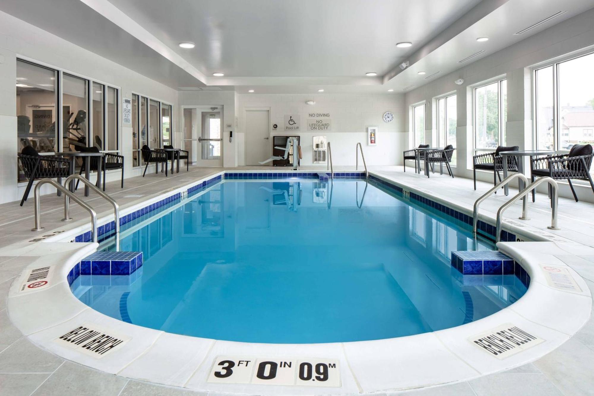 Towneplace Suites By Marriott Milwaukee West Bend Exteriör bild