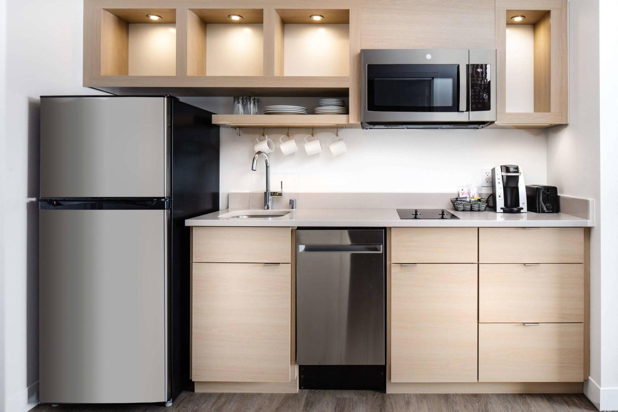 Towneplace Suites By Marriott Milwaukee West Bend Exteriör bild