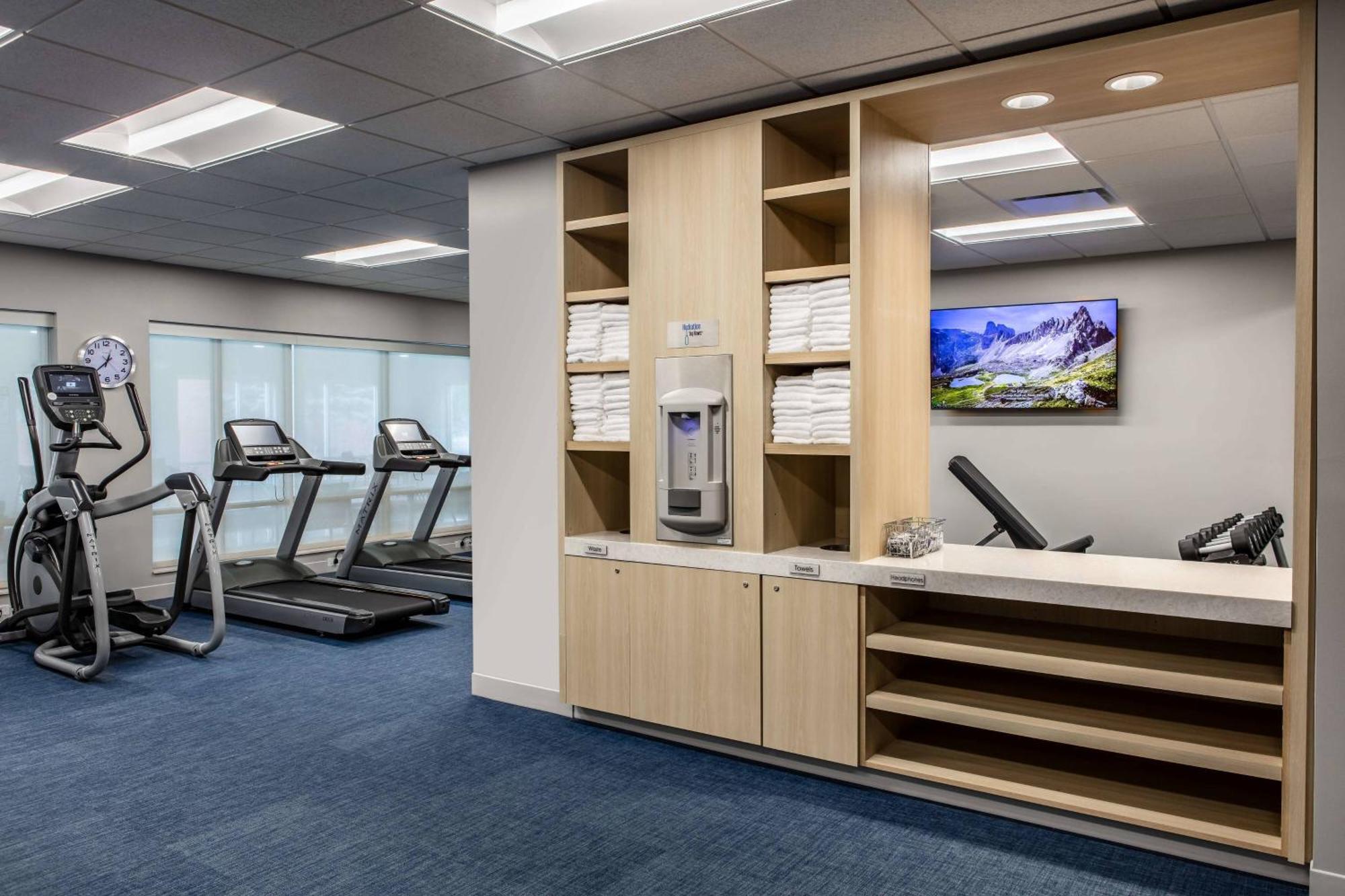 Towneplace Suites By Marriott Milwaukee West Bend Exteriör bild