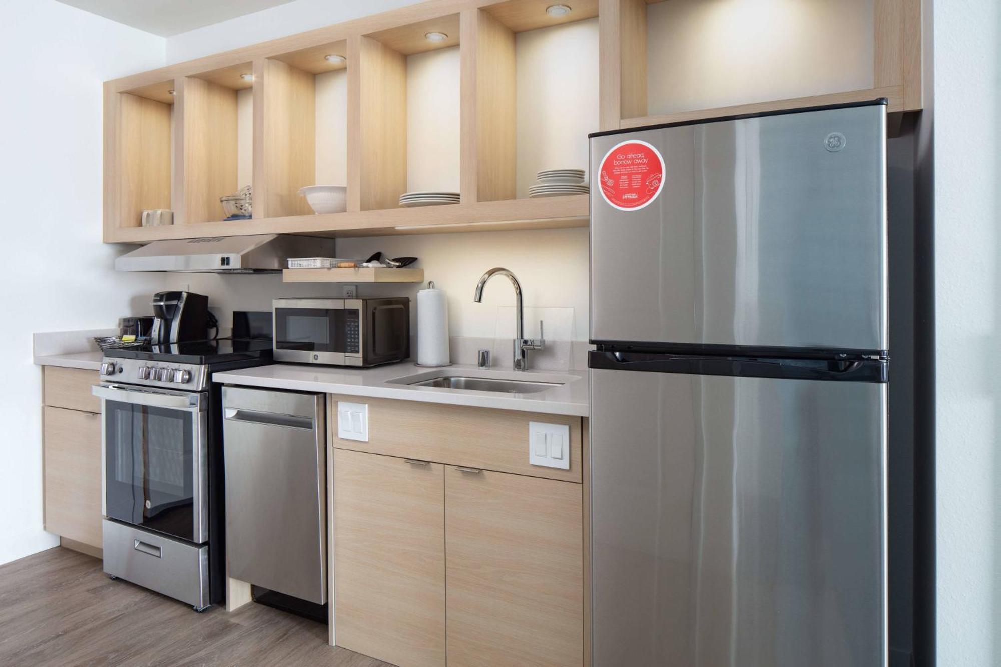 Towneplace Suites By Marriott Milwaukee West Bend Exteriör bild