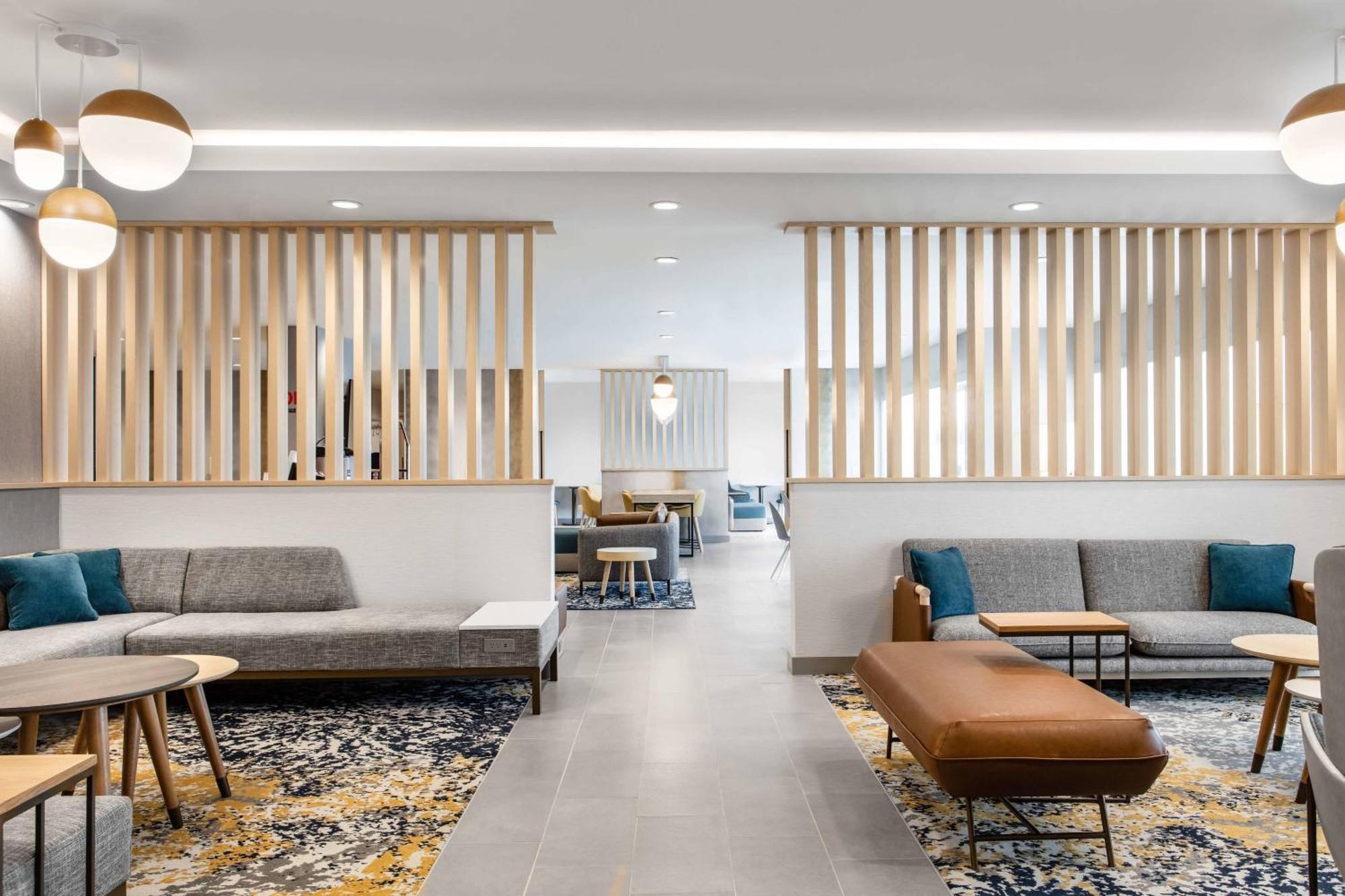 Towneplace Suites By Marriott Milwaukee West Bend Exteriör bild